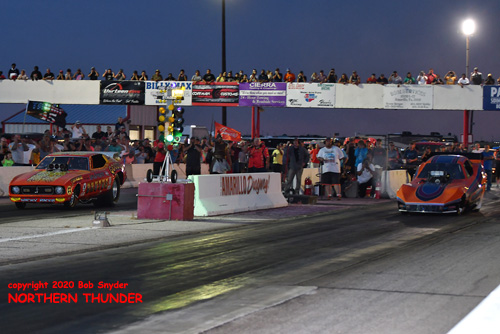 (left lane) Chris Schneider - 
'Brutus' vs (right lane) Lyle Greenberg - 'Cone Hunter'